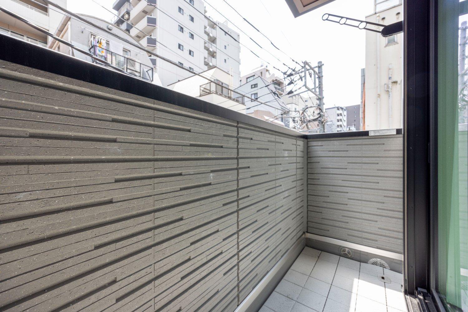 Skye Yusima Apartment